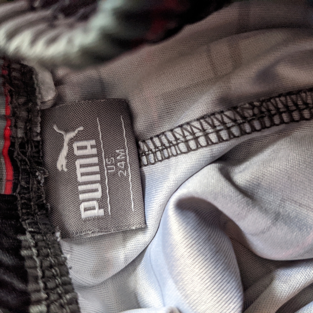 Puma black & red patterned athletic shorts - Picture 2 of 2